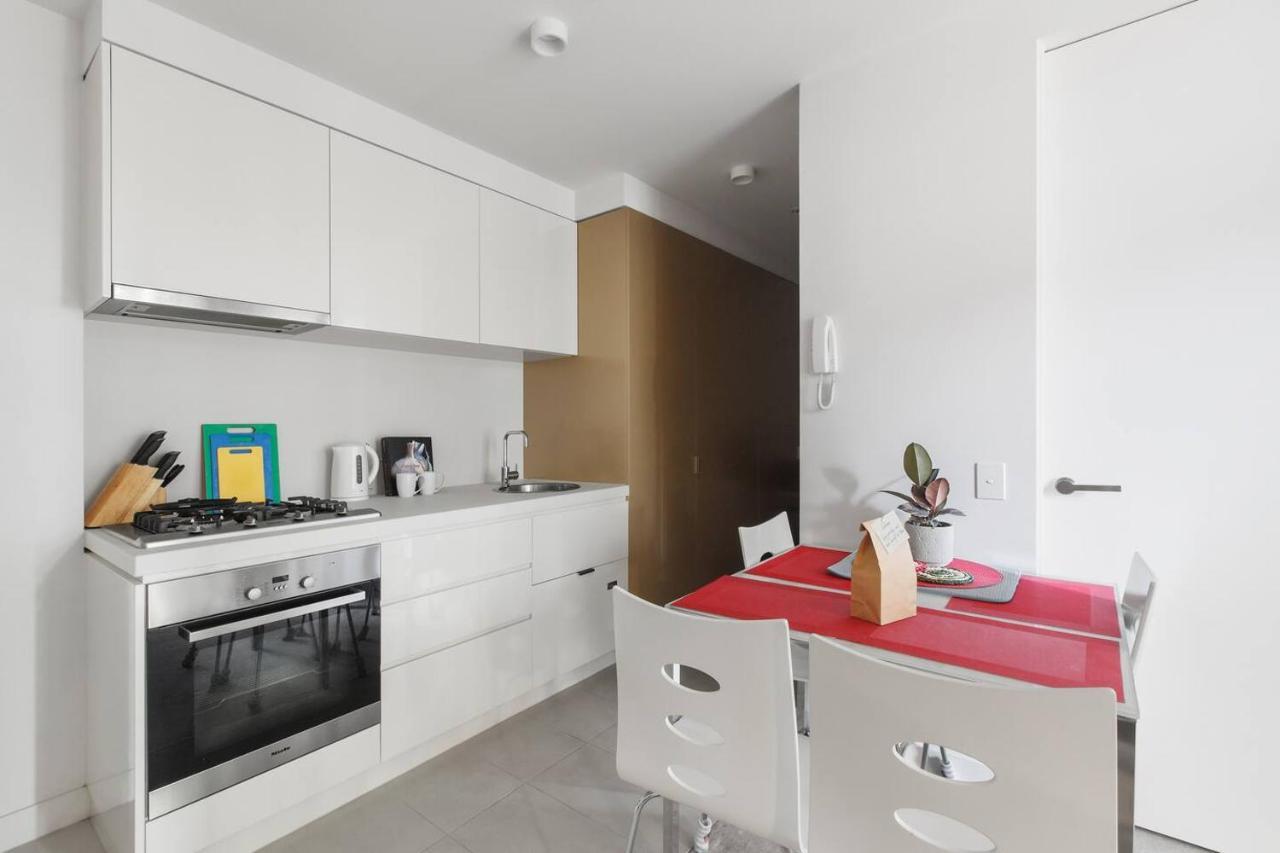 Central Sleek City Living Close To Everything Melbourne Buitenkant foto